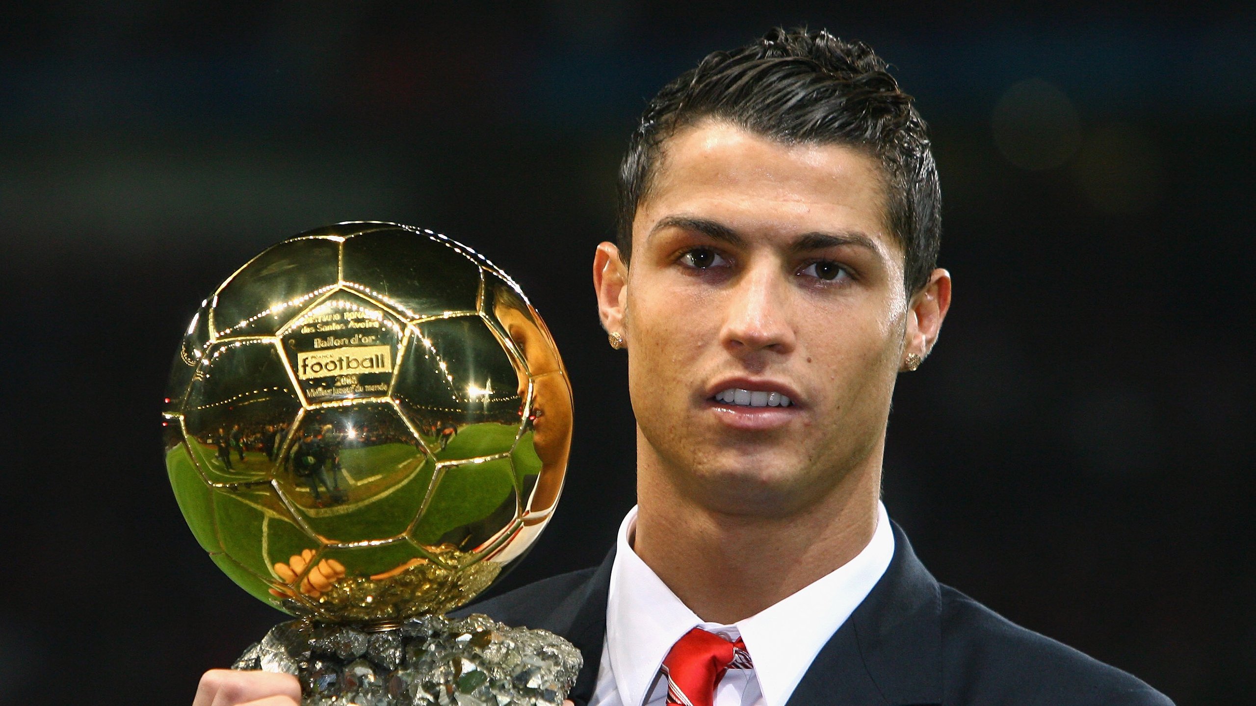 kaiyun体育综合-法甲新星崛起：未来之光一片耀眼！，法国足球未来之星