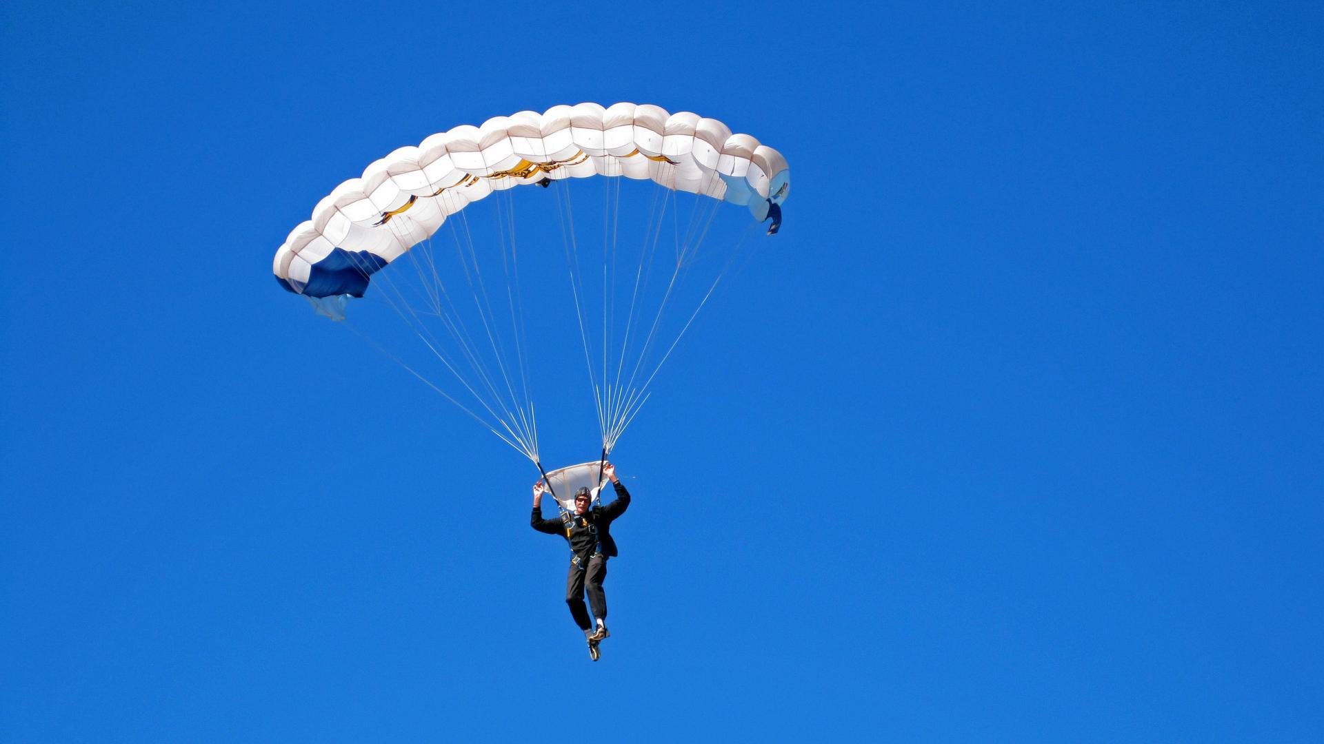 开云体育网页入口-艾比·德尔福：南非队中场与后防线的桥梁，为队友创造机会，艾比德什么意思